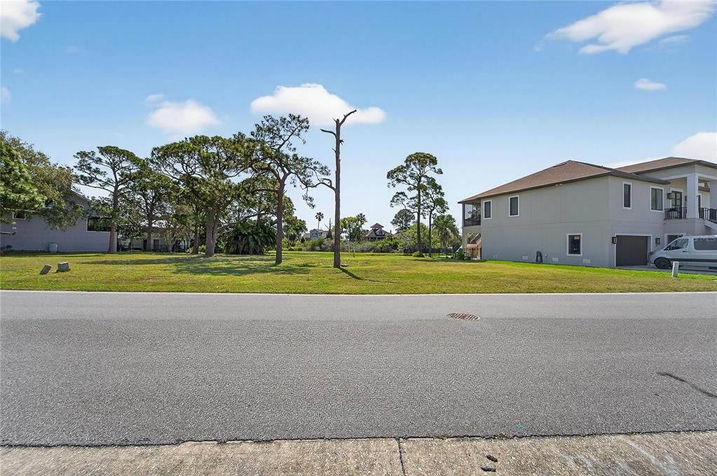 En Venta: $158,000 (0.22 acres)