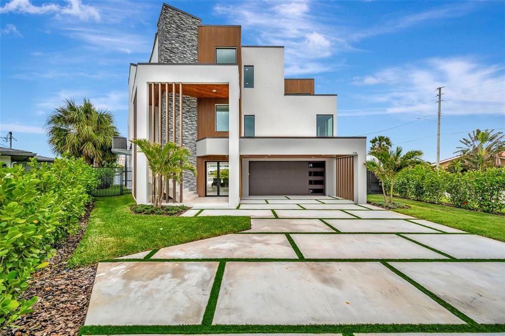 For Sale: $3,550,000 (5 beds, 4 baths, 4434 Square Feet)