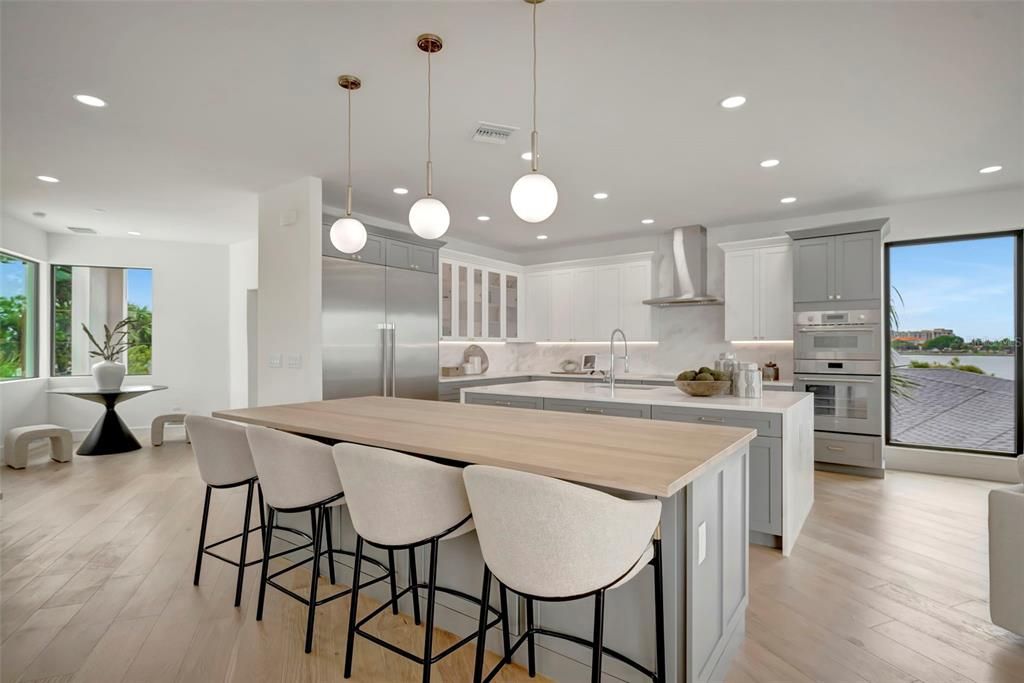 For Sale: $3,550,000 (5 beds, 4 baths, 4434 Square Feet)