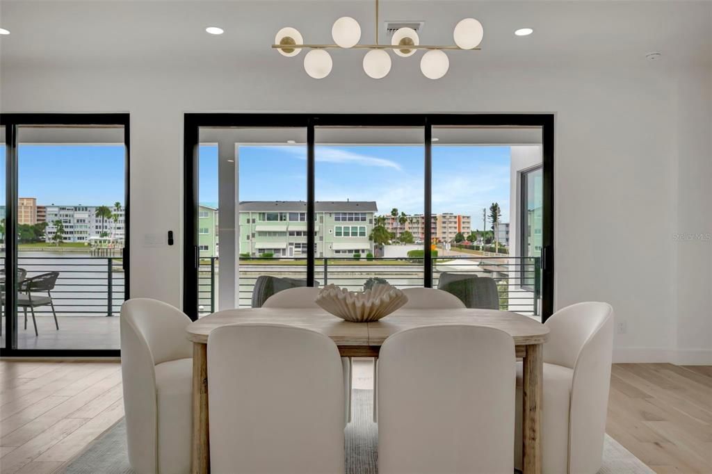 For Sale: $3,550,000 (5 beds, 4 baths, 4434 Square Feet)