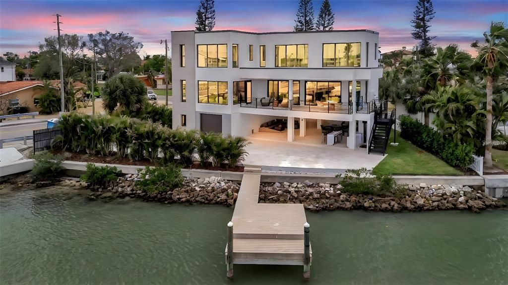 For Sale: $3,550,000 (5 beds, 4 baths, 4434 Square Feet)