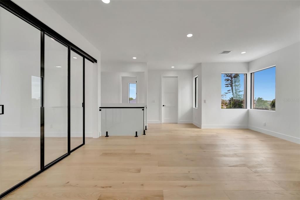 For Sale: $3,550,000 (5 beds, 4 baths, 4434 Square Feet)