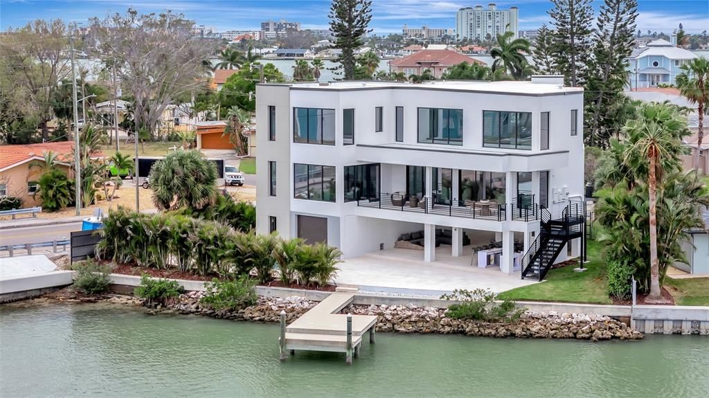 For Sale: $3,550,000 (5 beds, 4 baths, 4434 Square Feet)