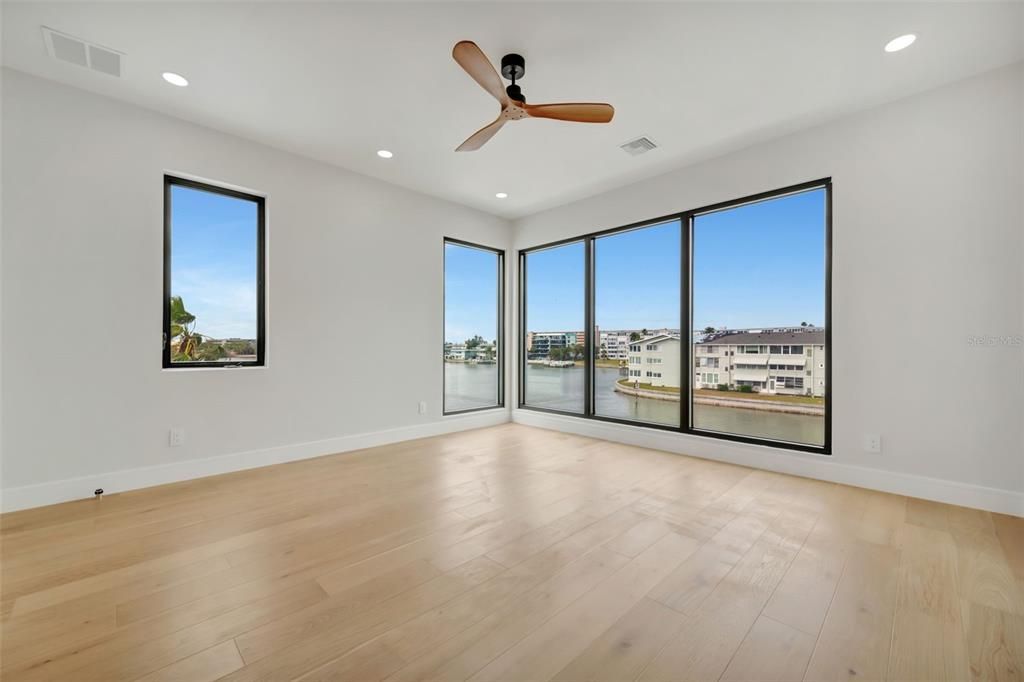 For Sale: $3,550,000 (5 beds, 4 baths, 4434 Square Feet)