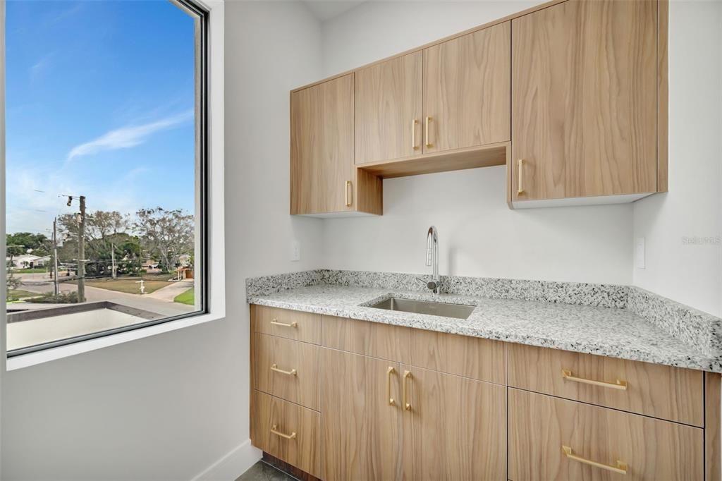 For Sale: $3,550,000 (5 beds, 4 baths, 4434 Square Feet)