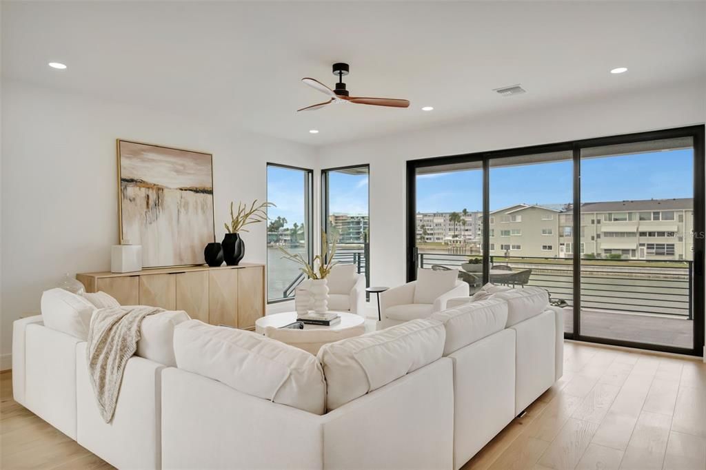 For Sale: $3,550,000 (5 beds, 4 baths, 4434 Square Feet)