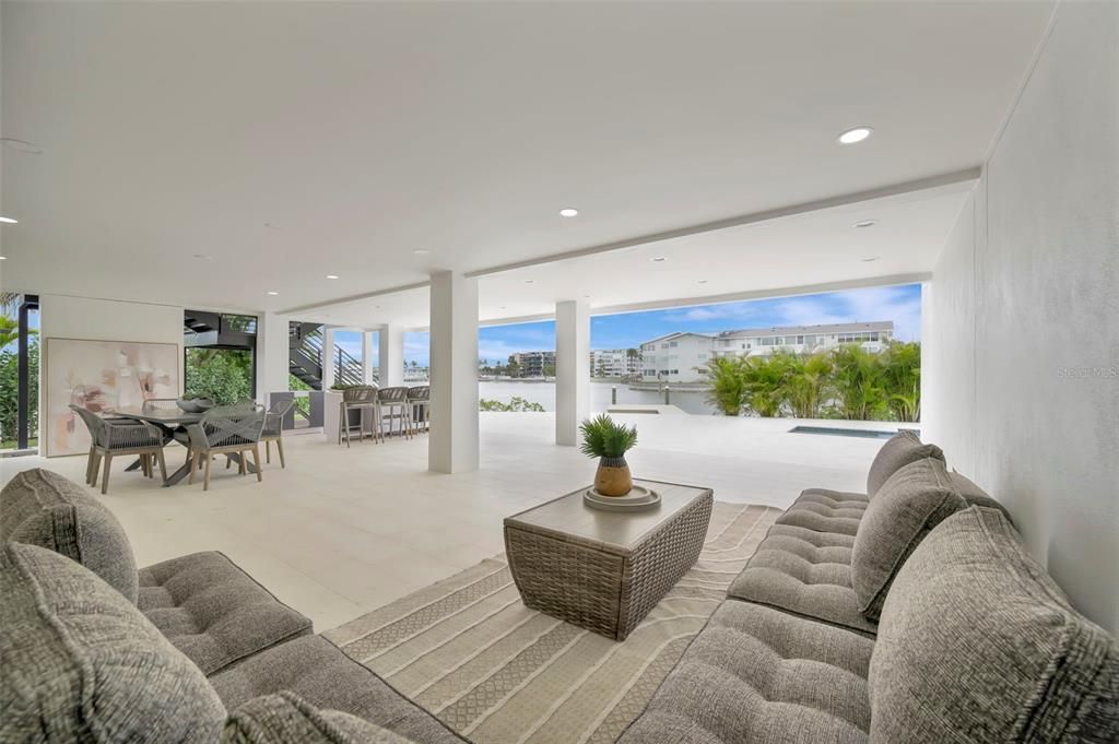 For Sale: $3,550,000 (5 beds, 4 baths, 4434 Square Feet)