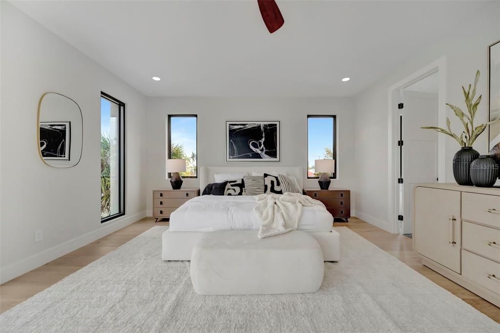 For Sale: $3,550,000 (5 beds, 4 baths, 4434 Square Feet)