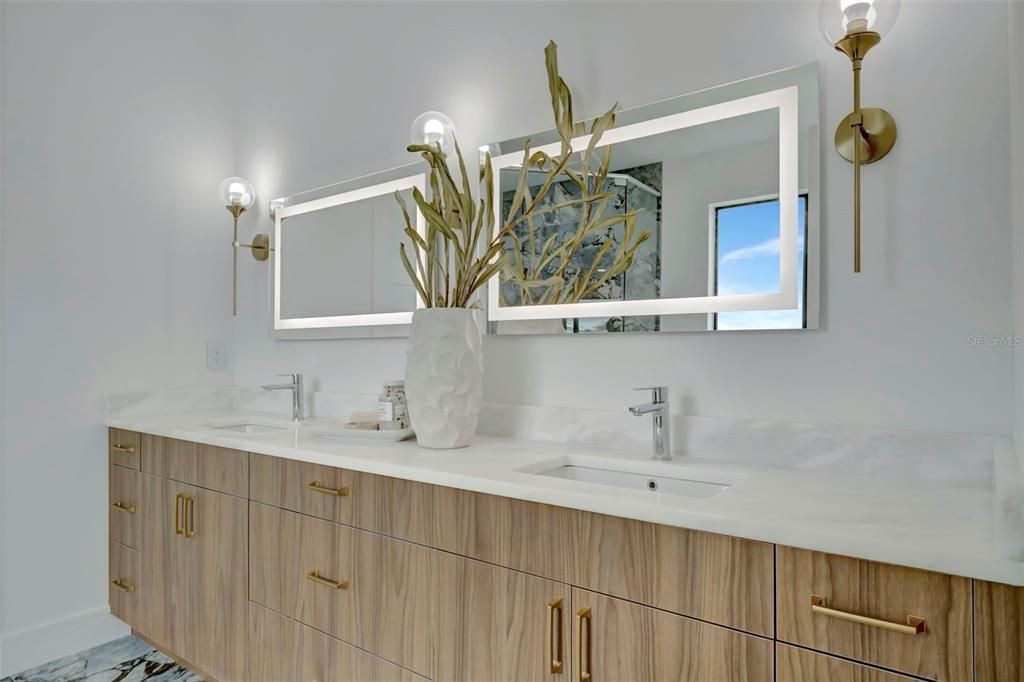 For Sale: $3,550,000 (5 beds, 4 baths, 4434 Square Feet)