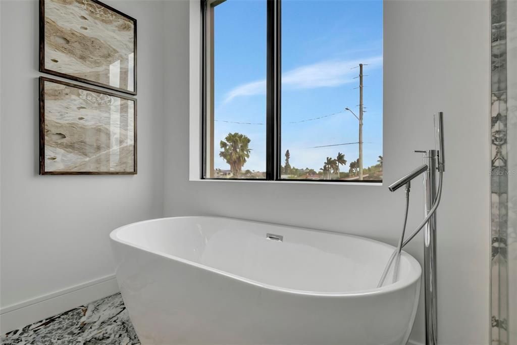 For Sale: $3,550,000 (5 beds, 4 baths, 4434 Square Feet)