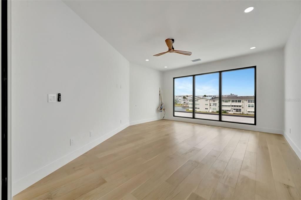 For Sale: $3,550,000 (5 beds, 4 baths, 4434 Square Feet)