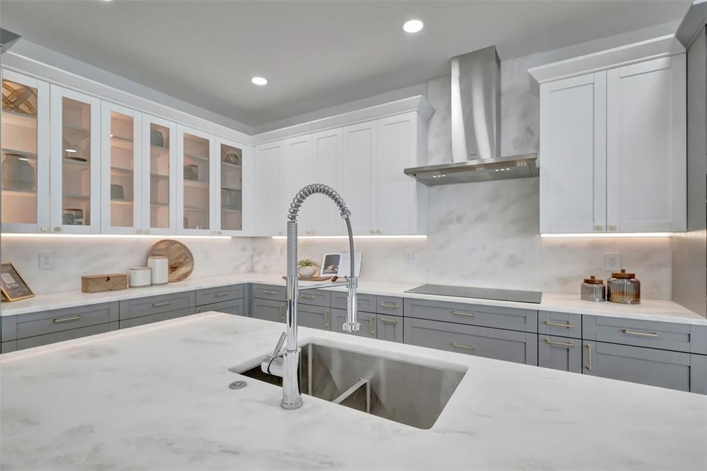 For Sale: $3,550,000 (5 beds, 4 baths, 4434 Square Feet)