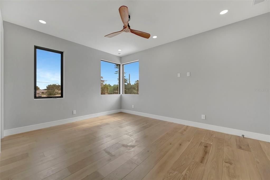 For Sale: $3,550,000 (5 beds, 4 baths, 4434 Square Feet)