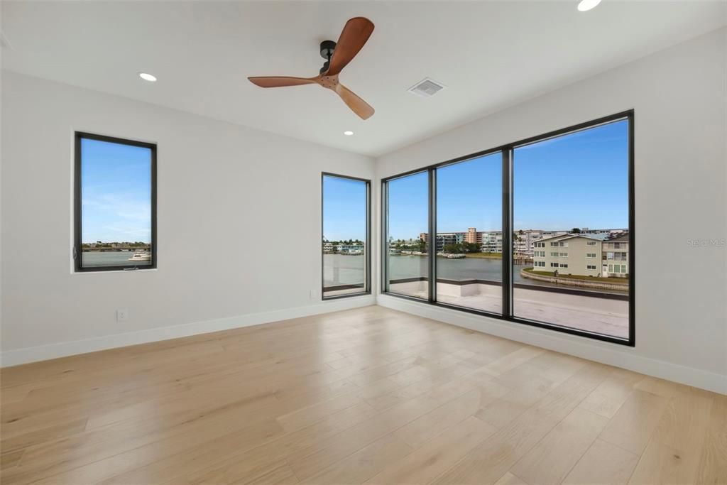 For Sale: $3,550,000 (5 beds, 4 baths, 4434 Square Feet)
