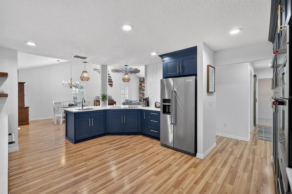 Activo con contrato: $765,000 (4 camas, 2 baños, 2817 Pies cuadrados)