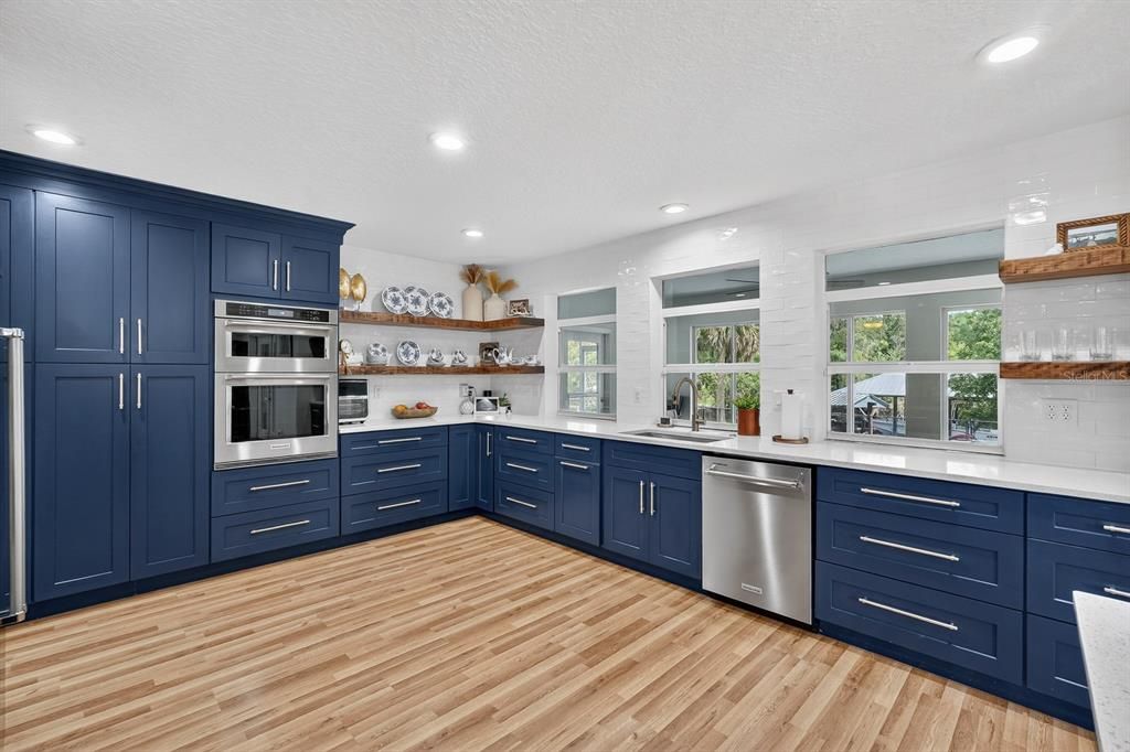 Activo con contrato: $765,000 (4 camas, 2 baños, 2817 Pies cuadrados)