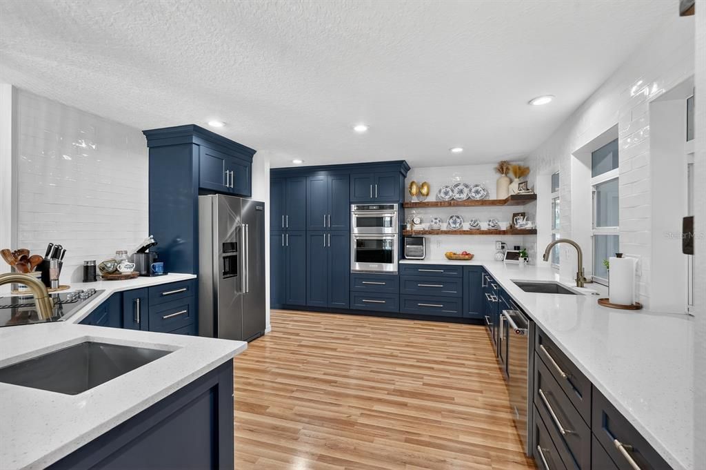 Activo con contrato: $765,000 (4 camas, 2 baños, 2817 Pies cuadrados)