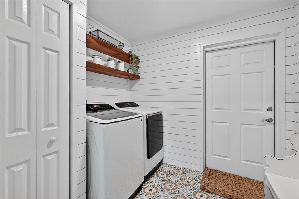 Activo con contrato: $765,000 (4 camas, 2 baños, 2817 Pies cuadrados)