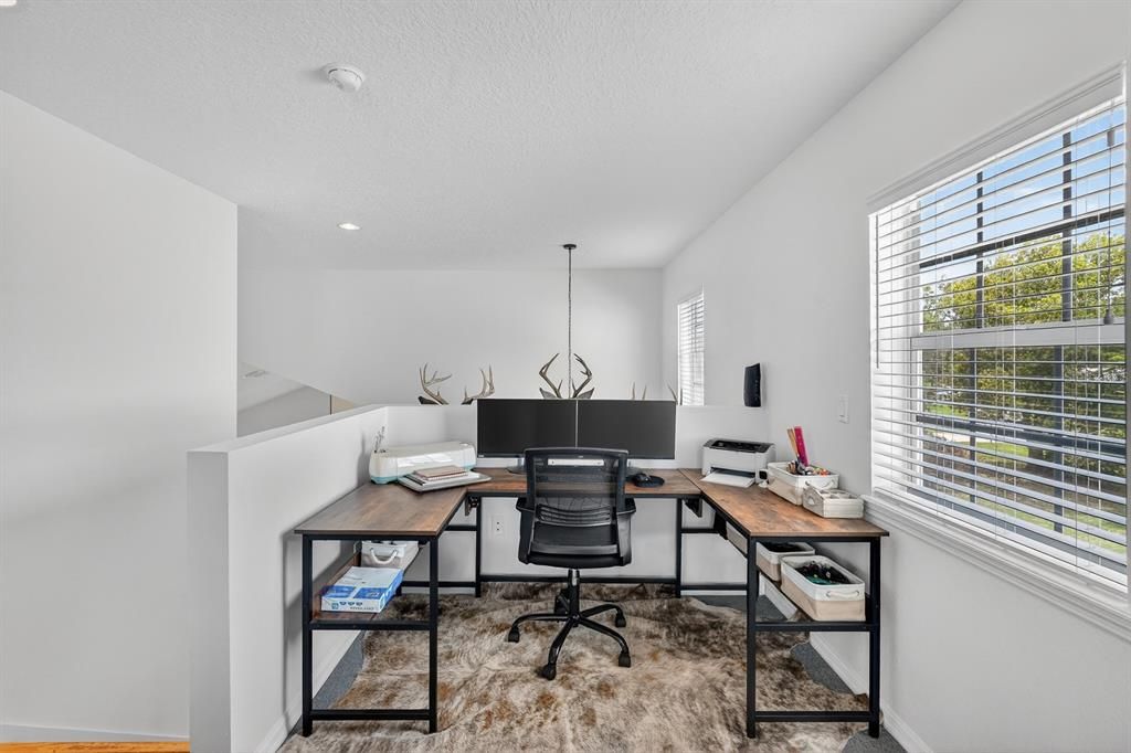 Activo con contrato: $765,000 (4 camas, 2 baños, 2817 Pies cuadrados)