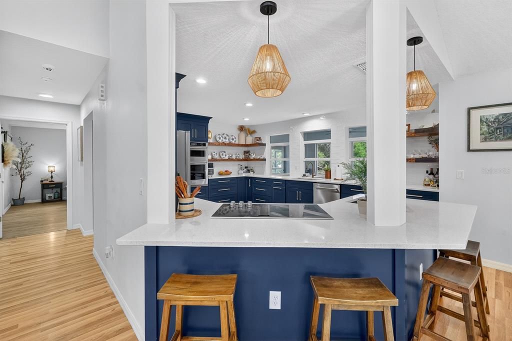 Activo con contrato: $765,000 (4 camas, 2 baños, 2817 Pies cuadrados)