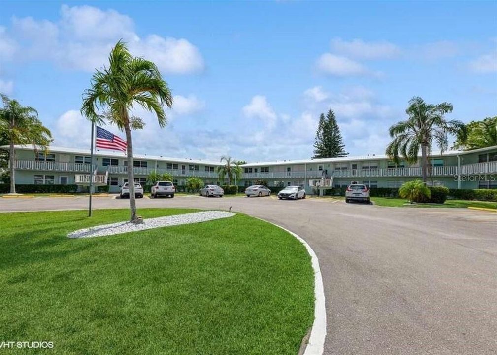 For Sale: $129,000 (1 beds, 1 baths, 615 Square Feet)