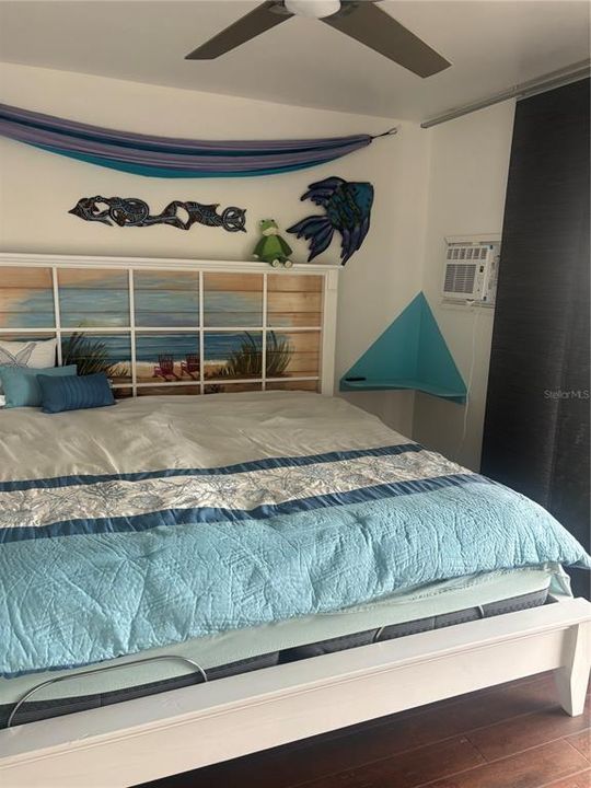 For Sale: $129,000 (1 beds, 1 baths, 615 Square Feet)