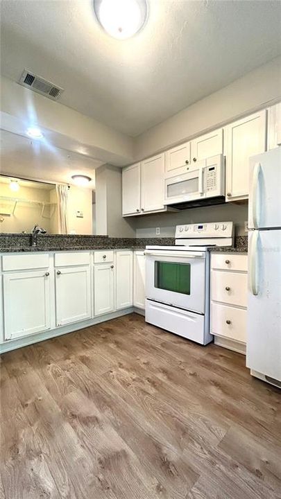 For Rent: $2,100 (2 beds, 2 baths, 1058 Square Feet)