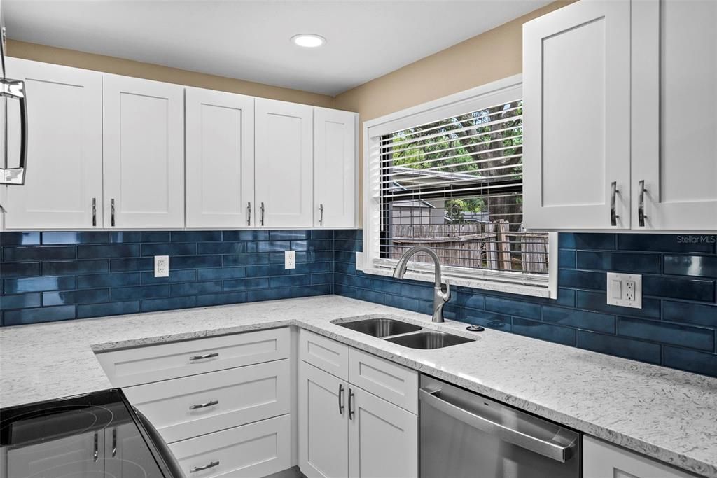 В аренду: $2,200 (3 спален, 1 ванн, 1927 Квадратных фут)