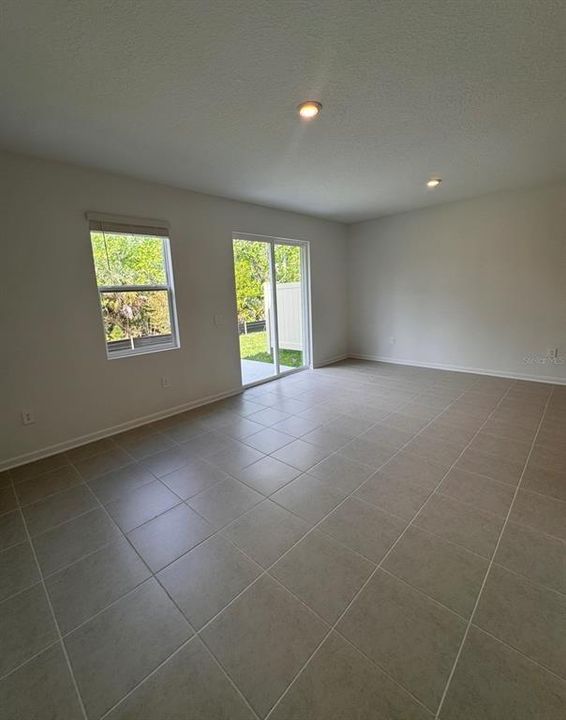 Vendido Recientemente: $286,720 (3 camas, 2 baños, 1834 Pies cuadrados)