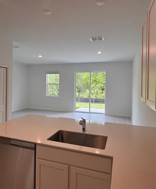 Vendido Recientemente: $286,720 (3 camas, 2 baños, 1834 Pies cuadrados)