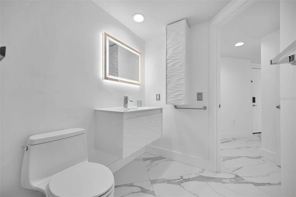 En Venta: $795,000 (2 camas, 2 baños, 1002 Pies cuadrados)