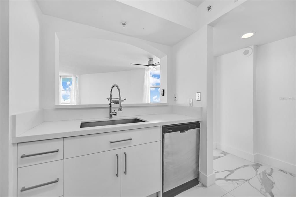 En Venta: $795,000 (2 camas, 2 baños, 1002 Pies cuadrados)