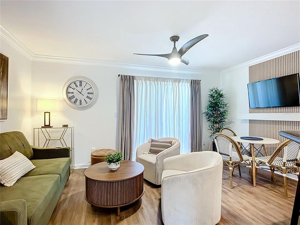 待售: $649,000 (2 贝兹, 2 浴室, 884 平方英尺)