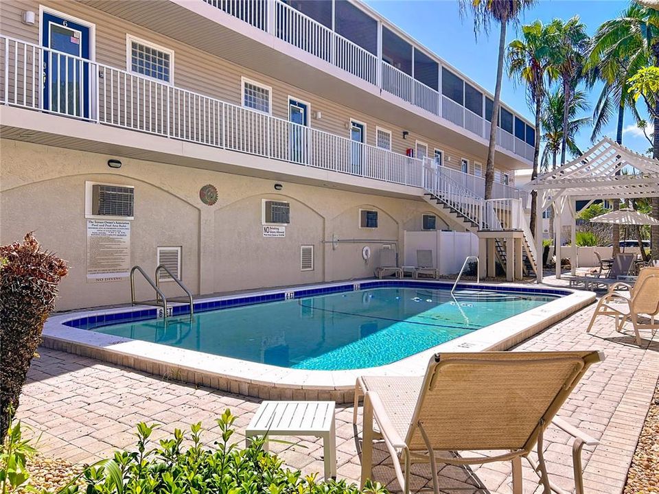 待售: $649,000 (2 贝兹, 2 浴室, 884 平方英尺)