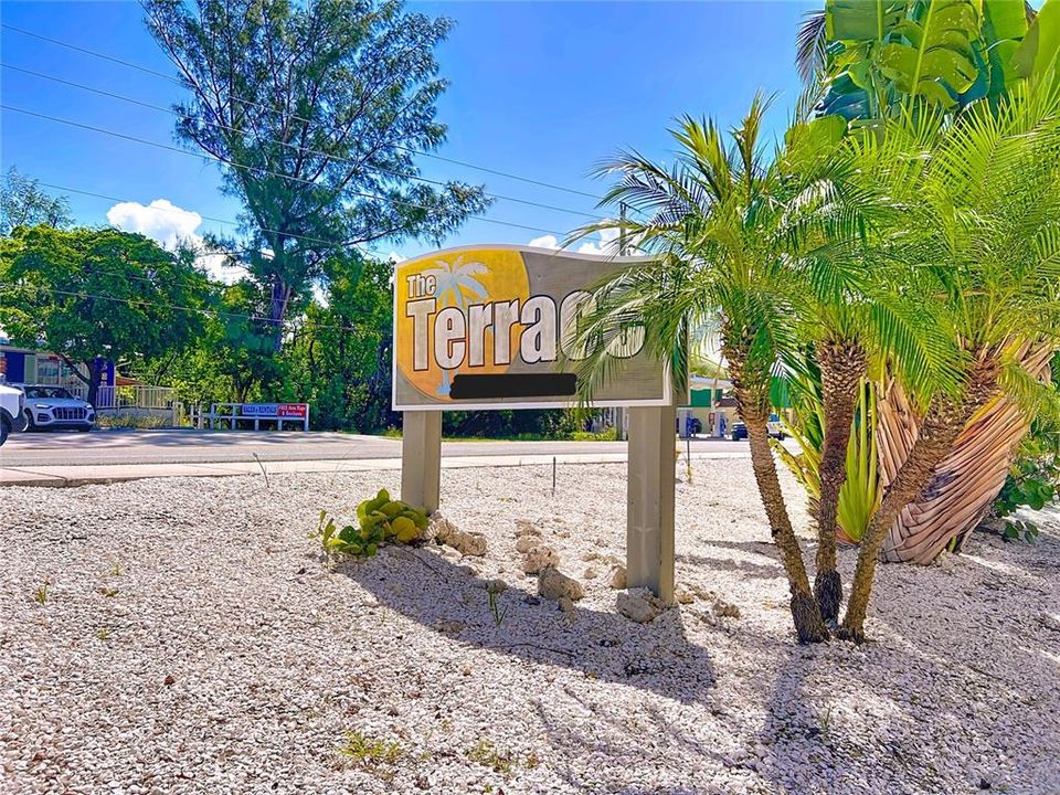 待售: $649,000 (2 贝兹, 2 浴室, 884 平方英尺)