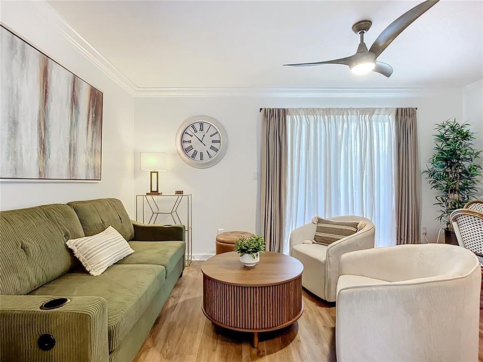 待售: $649,000 (2 贝兹, 2 浴室, 884 平方英尺)