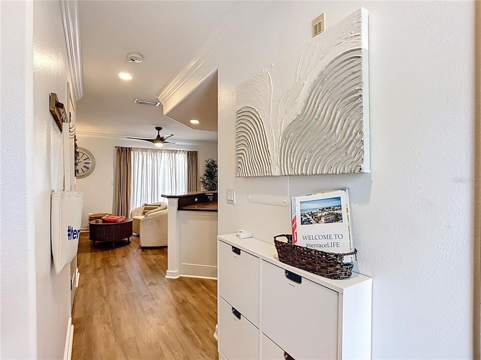 待售: $649,000 (2 贝兹, 2 浴室, 884 平方英尺)