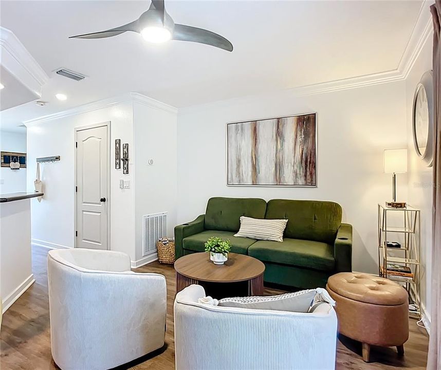 待售: $649,000 (2 贝兹, 2 浴室, 884 平方英尺)