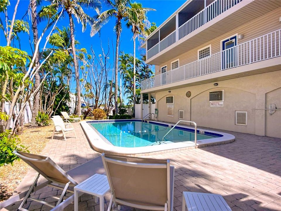 待售: $649,000 (2 贝兹, 2 浴室, 884 平方英尺)