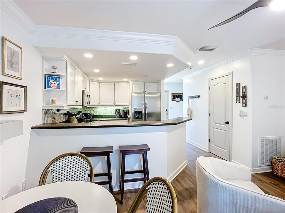 待售: $649,000 (2 贝兹, 2 浴室, 884 平方英尺)