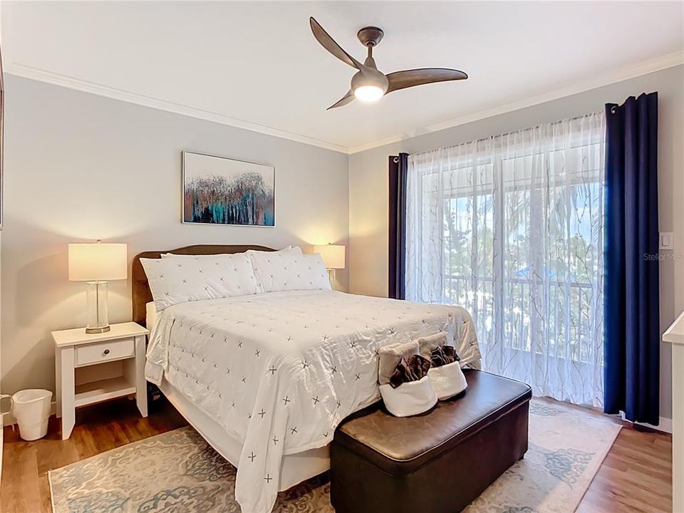 待售: $649,000 (2 贝兹, 2 浴室, 884 平方英尺)