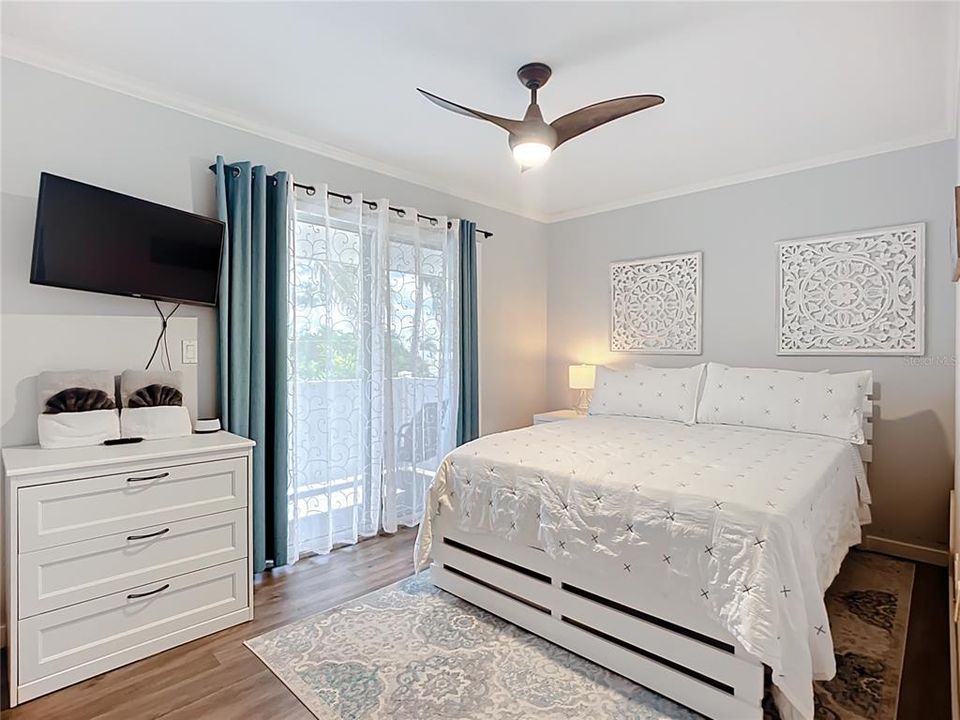 待售: $649,000 (2 贝兹, 2 浴室, 884 平方英尺)