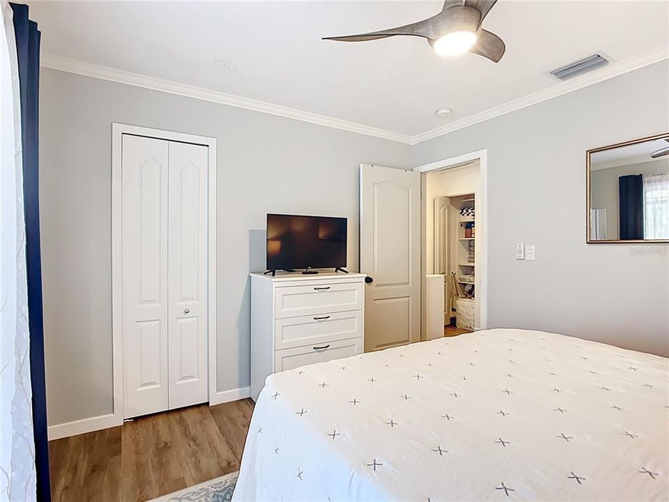 待售: $649,000 (2 贝兹, 2 浴室, 884 平方英尺)