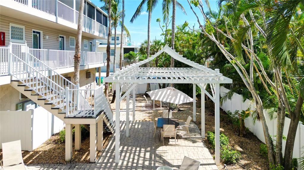 待售: $649,000 (2 贝兹, 2 浴室, 884 平方英尺)