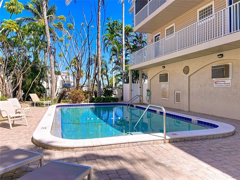 待售: $649,000 (2 贝兹, 2 浴室, 884 平方英尺)