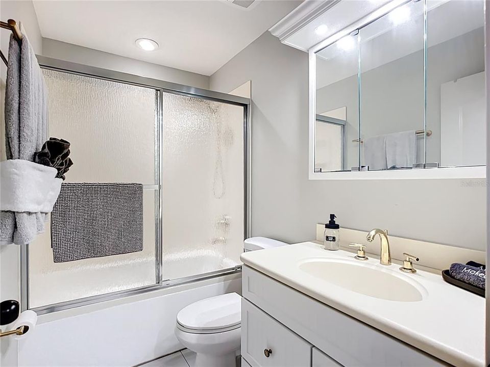 待售: $649,000 (2 贝兹, 2 浴室, 884 平方英尺)