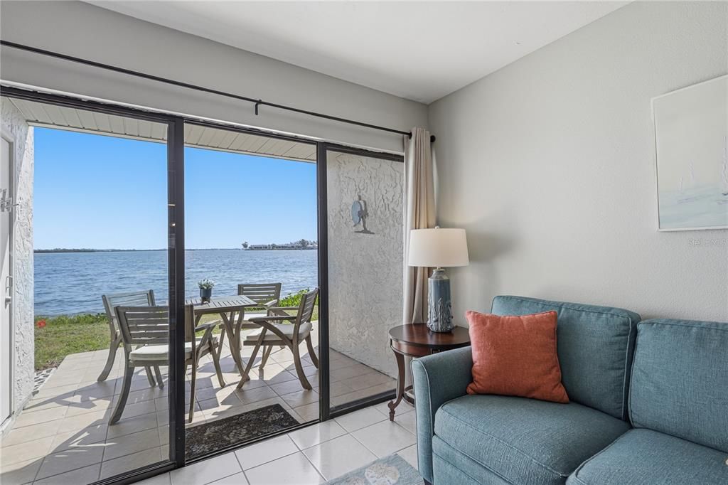 For Sale: $695,000 (2 beds, 2 baths, 1080 Square Feet)