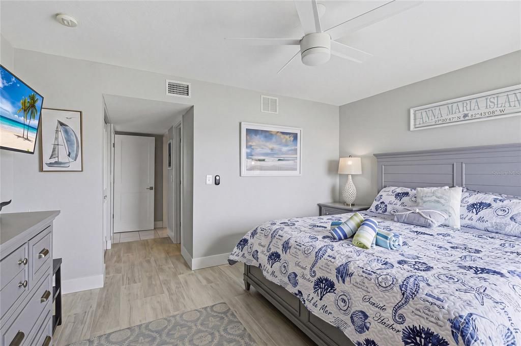 For Sale: $695,000 (2 beds, 2 baths, 1080 Square Feet)