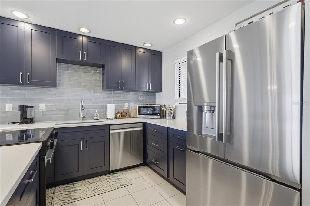 For Sale: $695,000 (2 beds, 2 baths, 1080 Square Feet)