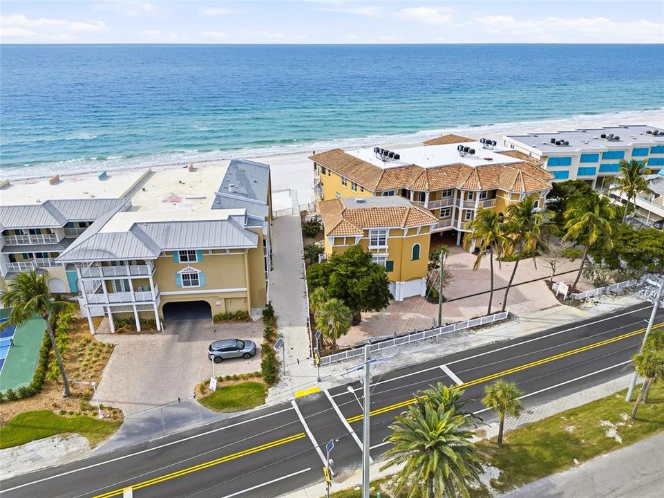 For Sale: $695,000 (2 beds, 2 baths, 1080 Square Feet)